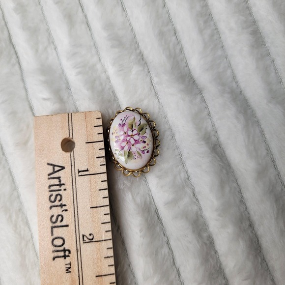 Vintage Hand-Painted Floral Porcelain Brooch: Gold Tone Cottagecore Pin - Picture 9 of 9